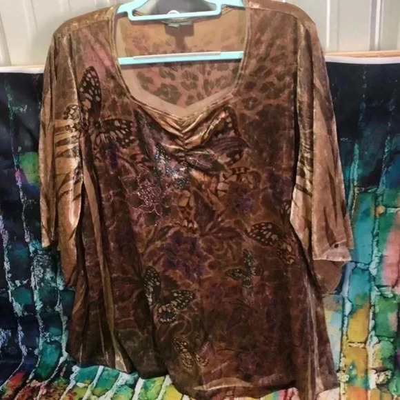 Essentials plus size top/blouse‎ 2X gold with floral and butterfly’s - Picture 1 of 7